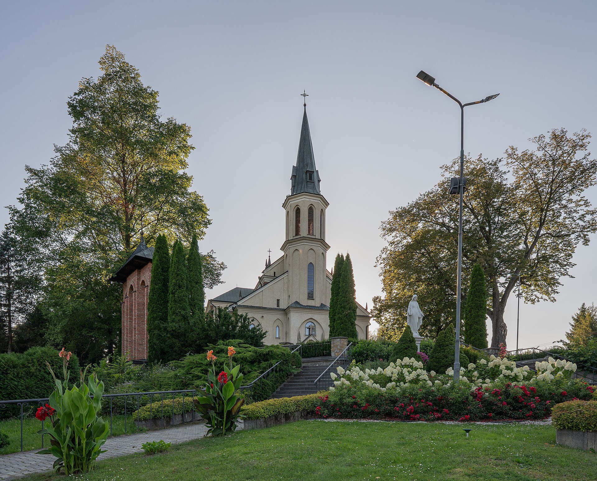 Kościół parafialny pw. Świętych Apostołów Piotra i Pawła w Borku Starym