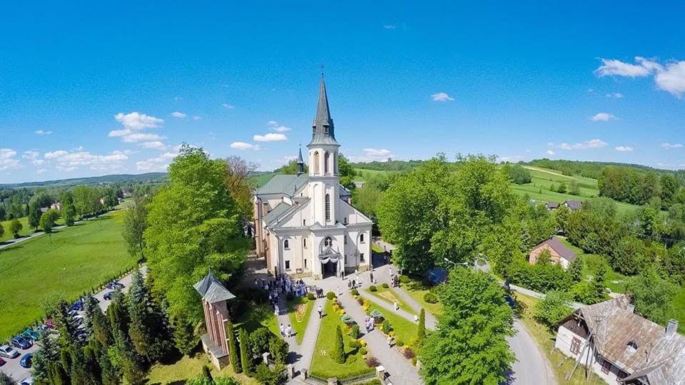 Kościół pw. św. Piotra i Pawła w Borku Starym z lotu ptaka