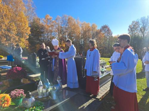 PHOTO-2025-11-02-20-14-24-4